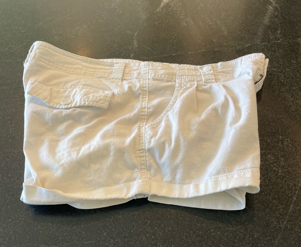 Papaya White shorts women MEDIUM mid-rise